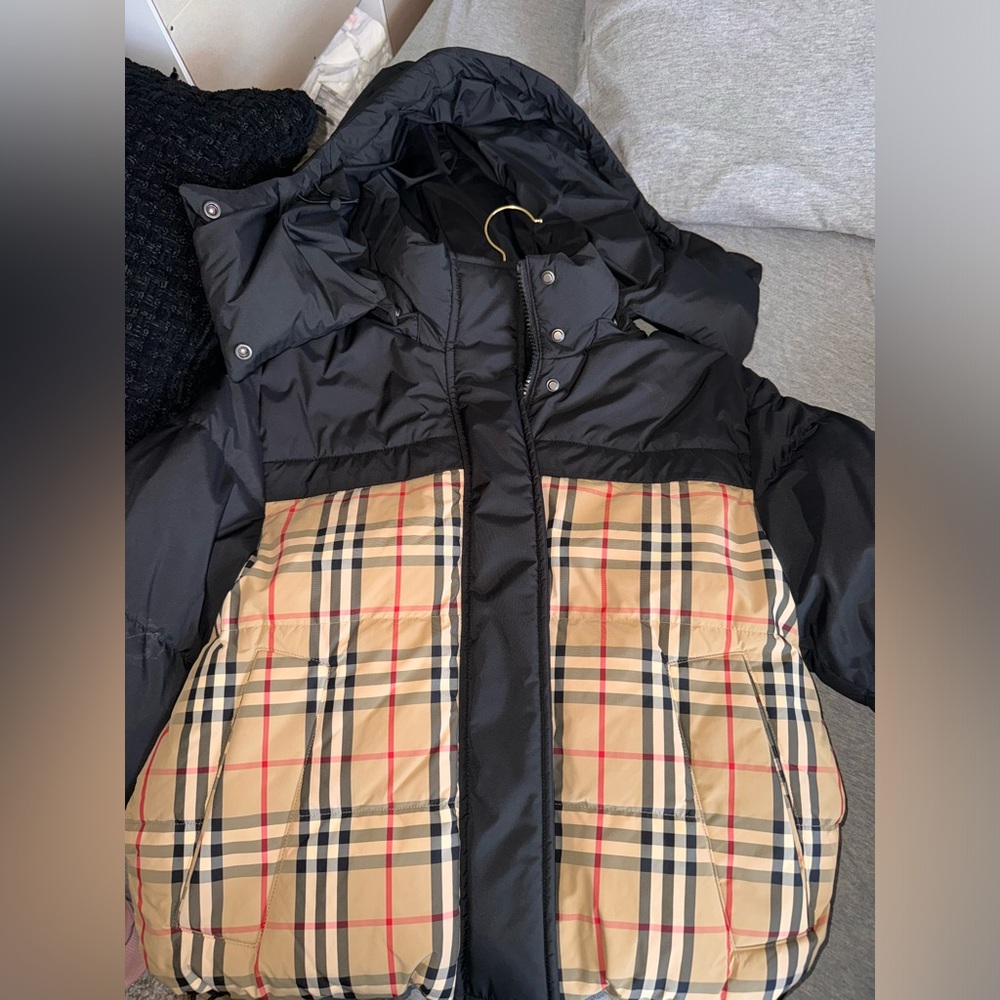 Womans Cropped Reversible Burberry Puffer Jacket
